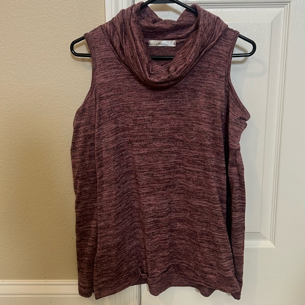 Euc shoulder cut out long sleeved top